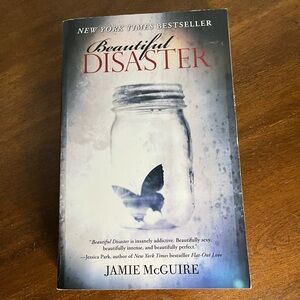 Beautiful Disaster‎ Book by Jamie McGuire